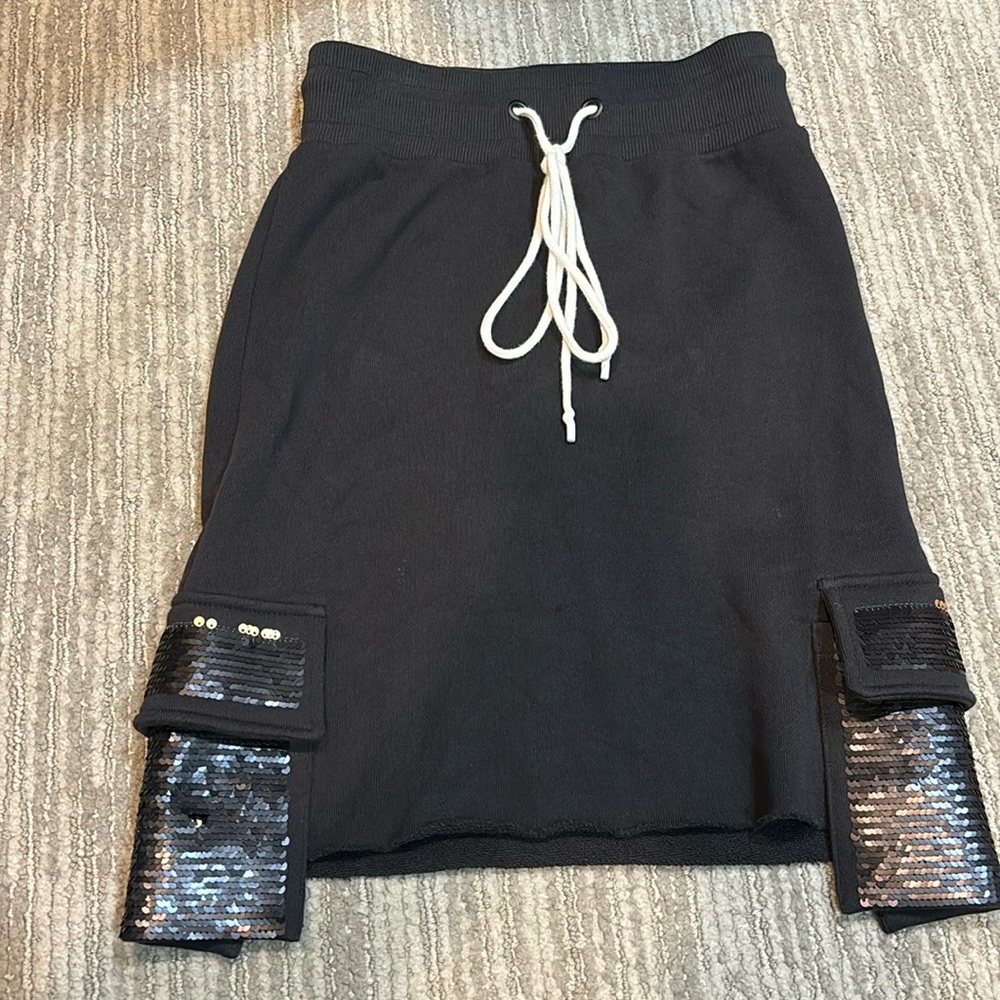 Black cargo sweatshirt! Size small petite